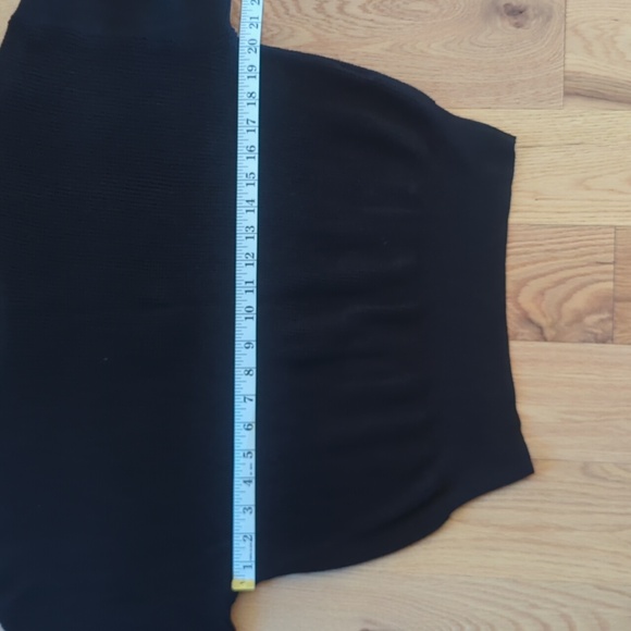 Wilfred / Aritzia. Livvie Crewneck Ribbed Sweater. Black. Size Medium. - Picture 10 of 12